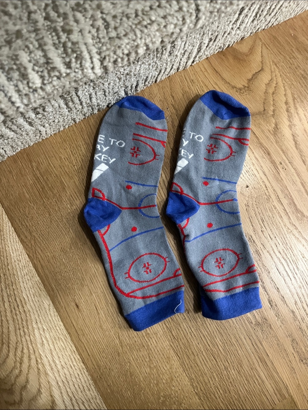 Men's Gray & Blue Graphic Ankle Socks - Hockey Design